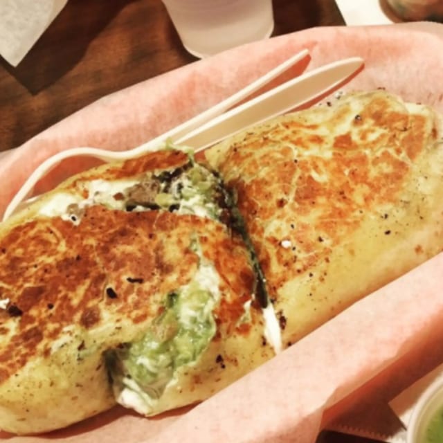 Super Quesadilla Suiza de Harina.